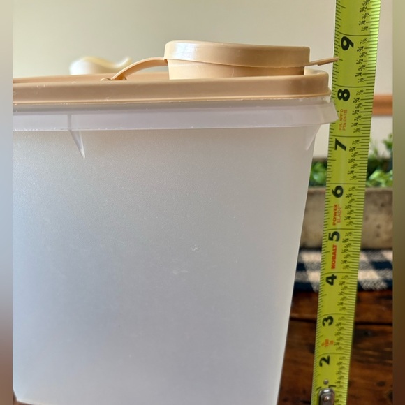 Tupperware Vintage Cereal Container - Picture 5 of 6